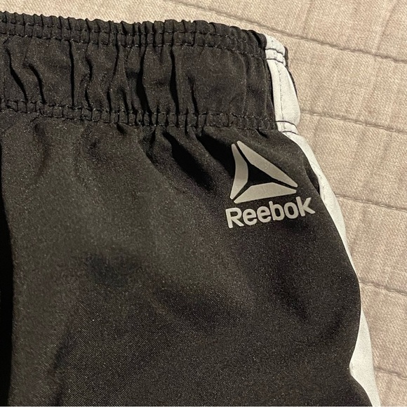 Reebok Women's Active Running Shorts Black, built-In briefs Size Medium - Picture 8 of 10